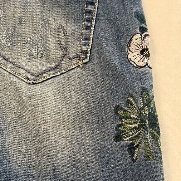 INC Denim Jeans 2 Petite Boyfriend Fit Floral Embroidered Distressed Blue - Picture 4 of 11